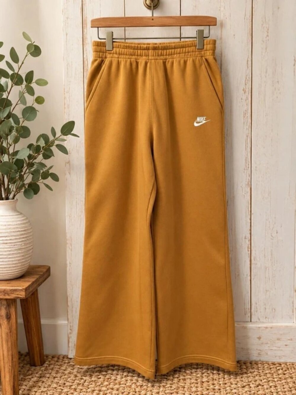 UNISEX NIKE SWEATPANTS IN MUSTARD YELLOW